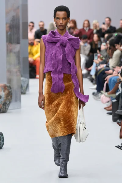 Look 15